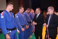bXSNwPDd5gF-ghNaOahV48dl.jpg